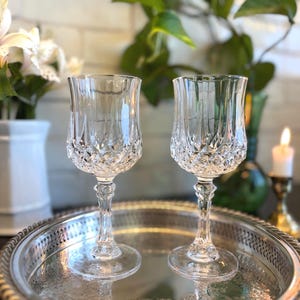 Pair of Vintage Crystal Wine Glasses – Elegant Toasting Goblets – Bride & Groom Wedding Glasses – Anniversary Celebration Stemware