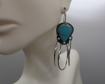 Brincos de argola em prata de lei com turquesa número 8 / Brincos marcantes / Joias exclusivas