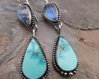 Kolczyki z turkusem i tęczowym kamieniem księżycowym ze srebra próby 925 z kolekcji Metalsmith
