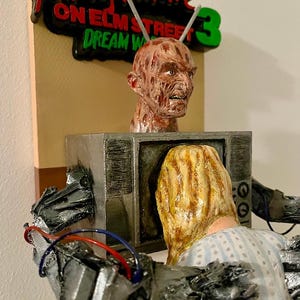 21&quot; Nightmare On Elm St &quot;Freddy TV&quot; 80s Horror Movie Sculpture replica memorabilia
