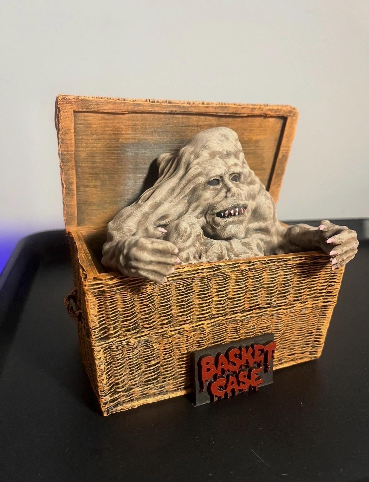 Basket Case belial 80s 90s Horror VHS Movie Art Sculpture Replica basket-case-belial-80s-90s-horror-vhs-movie-art-sculpture-replica