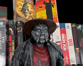 ジーパーズ・クリーパーズ ホラーフィギュア 1/4スケール 武器付き