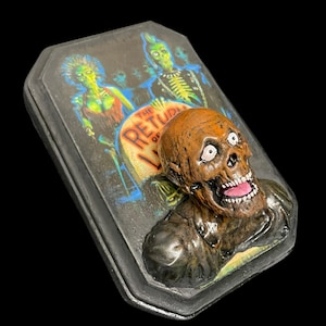 Rückgabe der lebenden Toten &quot;Tarman Zombie&quot; Wandhalterung Halskette/Schlüsselhalter 80er 90er Jahre Horror VHS Film Replik Kunstskulptur Memorabilie.&quot;