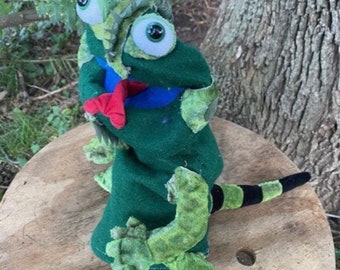 Louie the lizard HAND PUPPET