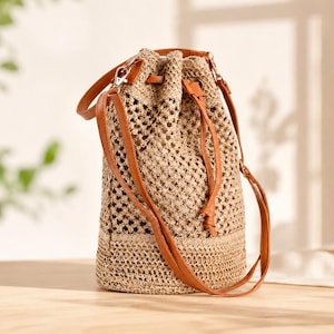 Patrón de bolso tipo cubo de rafia a crochet / Tutorial de bolso bandolera de verano (Descarga en PDF)