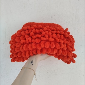 Orange gestrickte Tasche, gestrickte Tasche, baufällige Tasche, ethnisches oranges und lila Futter, Deadstock 1970er Jahre Stoff
