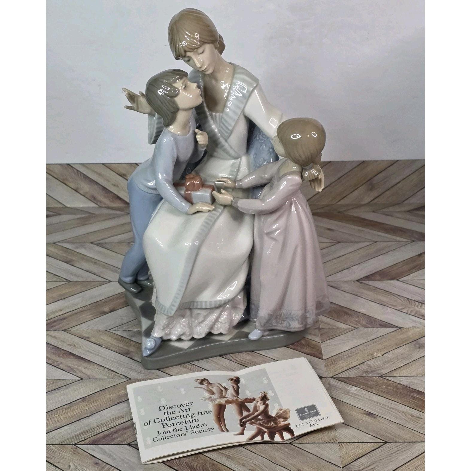Lladro RARE Happy Mother's Day 1989 #5596 Figurine 9.5
