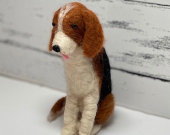 Needle felted beagle, wool felt, beagle figurine, sitting dog miniature