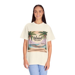 Island State of Mind T-Shirt – Casual Summer Tee, Beachwear, Vacation Outfit, Relaxing Vibe, Unisex Travel Gift