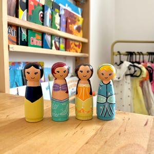 Princess Peg Doll Set – 4 Handmade Wooden Dolls (Cinderella, Snow White, Ariel, Belle) – Montessori Fairytale Toy Sets