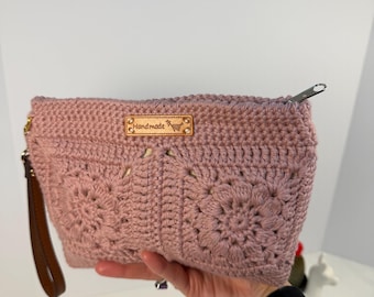Crochet Wristlet Clutch/Dusty Pink Boho Zipper Pouch/Minimalist Wrist Strap Bag/Small Handmade
