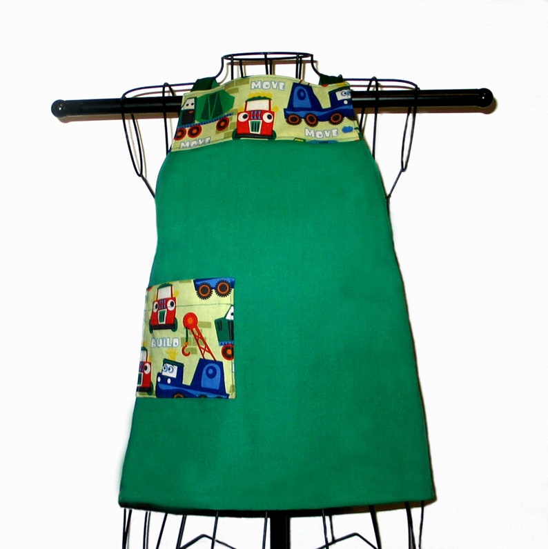 CHILD'S REVERSIBLE APRON Age 2-4 Adjusts for Height Trucks Diggers Bulldozers Construction Vehicles Theme image 3