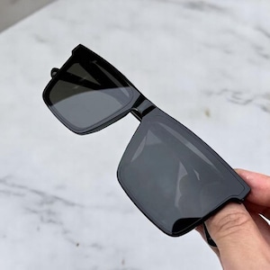Classic Black Sunglasses, Square Sunglasses for Men and Women - Stylish and Lightweight Eyewear for Everyday Use, Driving Sunglasses