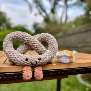 amigurumi-crocheted-handmade-unique-pretzel-kids toy-plushie-gift-decor-play food