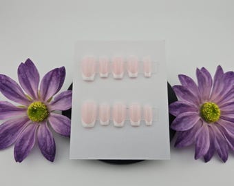 Handbemaltes 20-teiliges Nagelset: Klassisches weißes französisches Spitzendesign