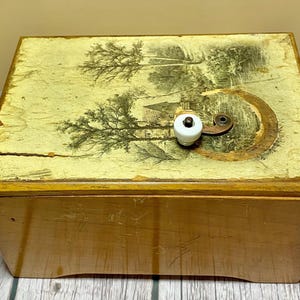 Antique French Manivelle Hand Crank Music Box 4-Airs 1903 Landscape Porcelain Knob *For Parts or Not Working*