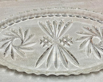 Vintage Starburst & Pinwheel Klar gepresstes Glas Oval Tablett 1960er Jahre