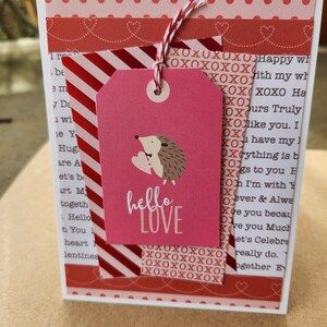 Carte de voeux faite main Hello Love Hedgehog pour la Saint-Valentin