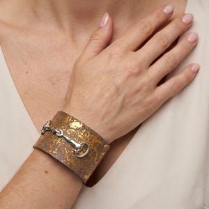 Vintage Leather Horsebit Cuff Bracelet – Adjustable Equestrian Bangle with Malleable Metal Interior