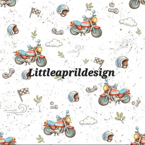 Könnte beinhalten: Ein sich wiederholendes Muster auf weißem Hintergrund mit roten Motorrädern mit blauen Sitzen, blauen Helmen, Zielflaggen, weißen Wolken und kleinen grünen Blättern. Der Text Littleaprildesign ist mittig in schwarzer, serifenloser Schrift abgebildet.