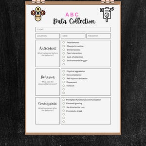 Peut inclure: Un formulaire beige de collecte de données ABC, fixé sur une surface noire avec des pinces dorées. Le formulaire comprend des sections pour les informations sur le client, les antécédents, le comportement et les conséquences, avec des cases à cocher.