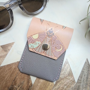 Mini portefeuille porte-cartes en cuir avec papillons célestes en or rose peints à la main art botanique