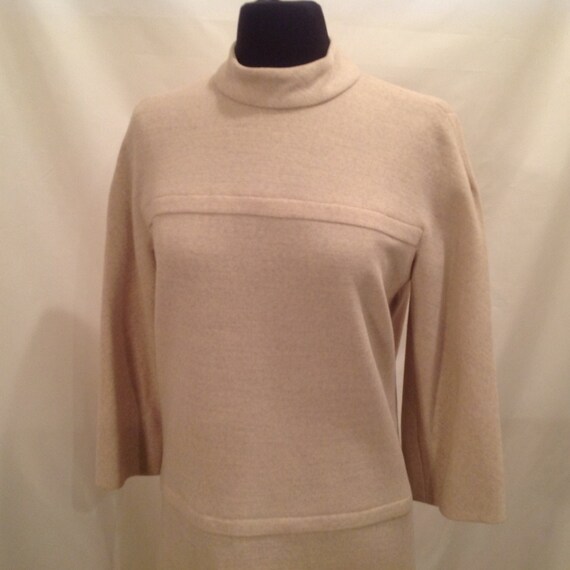 1970 Ladies Beige Dress / Long Sleeves Mandarin Co