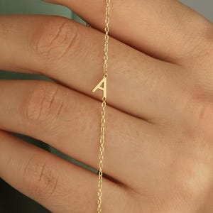 Bracelet initial personnalisé, bracelet initial en or 18 carats, bijoux personnalisés, cadeau bracelet lettre pour maman, cadeau fête des mères, cadeau d'anniversaire