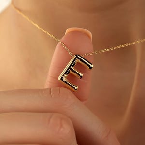 Colar minimalista com inicial em forma de bolha, joia personalizada com letras em 3D, colar com pequenas camadas, presente de Natal para ela, presente para a mãe