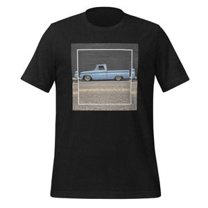 1965 Chevy C10 T-shirt – Klassiek Slammed C10 Pick-up T-shirt met graphic in babyblauw
