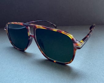 Retro Aviator Sunglasses: Tortoiseshell Frame, Tinted Lenses