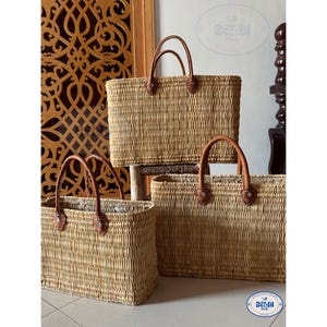 Cesta marroquí tejida a mano con asas de cuero