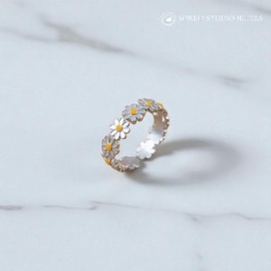 Adjustable Daisy Ring in 925 Sterling Silver – Dainty Floral Band, Hypoallergenic Gift for Her, Open Flower Summer Jewellery