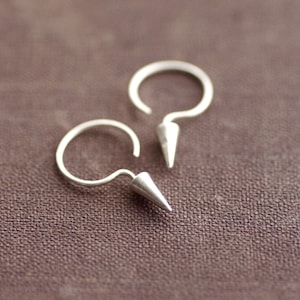 Kleine sterling-spike-hoepels