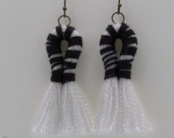 Boucles d'oreilles en fibre d'art à pampilles zébrées noires et blanches