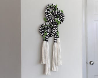 Small Loop-de-loop Chain Wall Hanging with Leaves and Vine