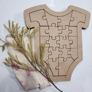 Gastenboek babyshowerpuzzel – rompervorm – houten puzzel 5 mm hout