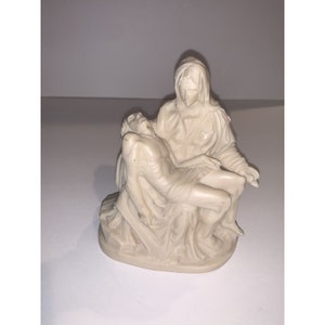 Vintage The Pieta Sculpture Statue Virgin Mary And Jesus Religious Statue