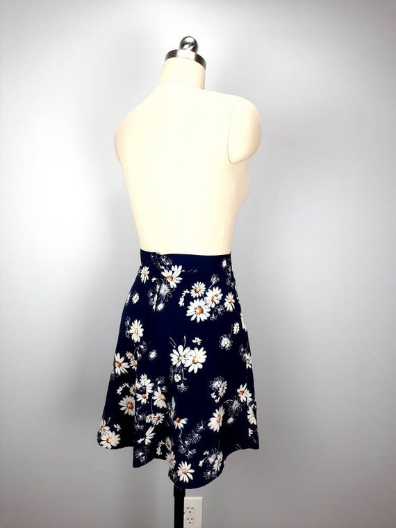 Vintage navy daisy print skater skirt - image 4