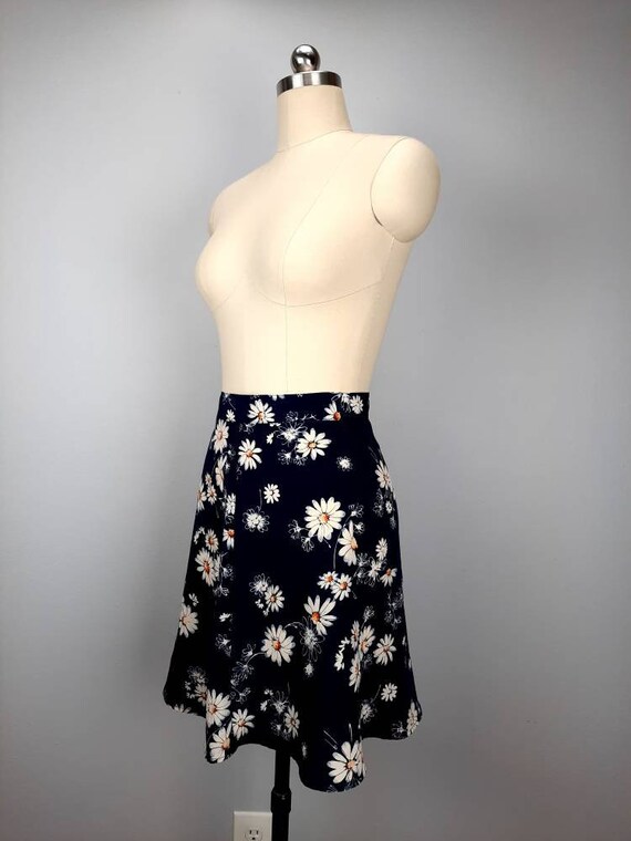 Vintage navy daisy print skater skirt - image 2