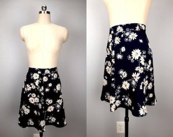 Vintage navy daisy print skater skirt