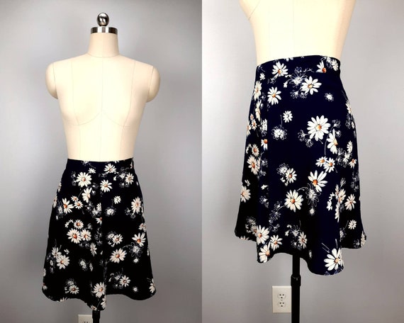 Vintage navy daisy print skater skirt - image 1