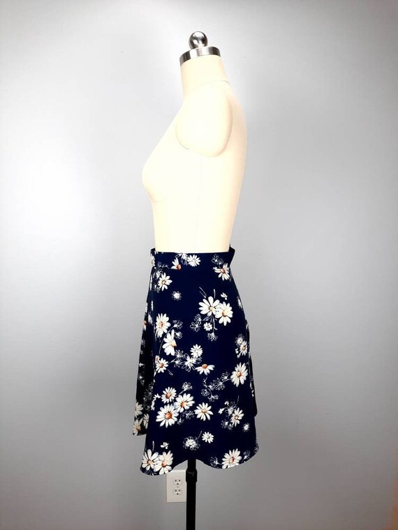 Vintage navy daisy print skater skirt - image 3