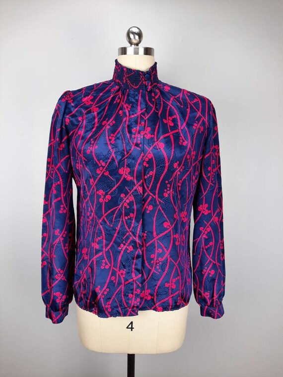 Vintage navy and fuschia bold print shiny blouse … - image 2