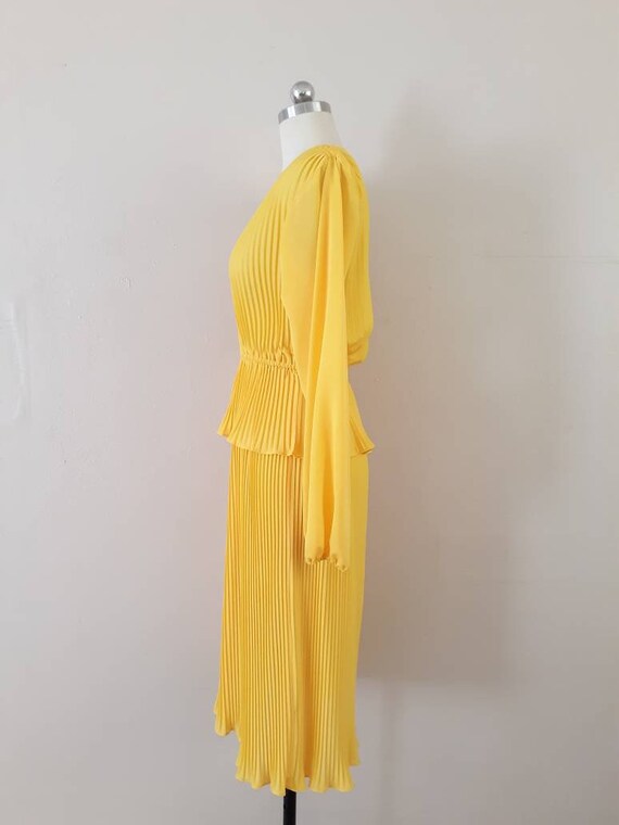 Vintage yellow pleated Jonathan Logan peplum dress - image 4