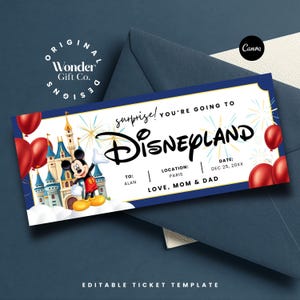 Puede incluir: Una plantilla de boleto de Disneyland con un borde azul, con Mickey Mouse frente a un castillo. El boleto dice "¡Sorpresa! Vas a Disneyland" e incluye detalles para Alan, París y el 25 de diciembre de 20XX. También se muestran globos rojos y fuegos artificiales.