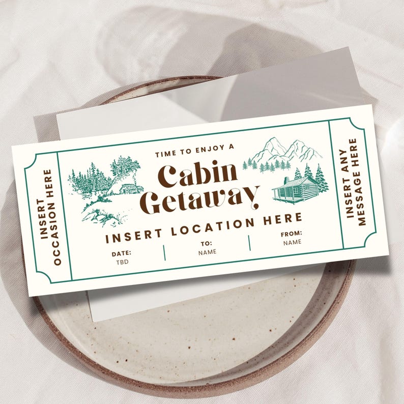 K&ouml;nnte beinhalten: Ein cremefarbener Geschenkgutschein mit gr&uuml;nem Rand und dem Text "Time to Enjoy a Cabin Getaway". Der Gutschein zeigt Illustrationen von Bergen, B&auml;umen und einer H&uuml;tte. Er enth&auml;lt Felder zum Einf&uuml;gen von Anlass, Ort, Datum und einer Nachricht.