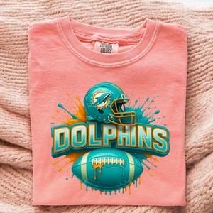 Transferencia DTF de fútbol con casco verde azulado, balón Splash Dolphin Team Spirit, listo para prensar, impresión adorable del día del partido en Miami para prensa de calor deportiva. imagen 4