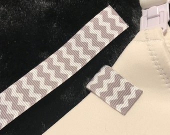 Mammary Minders Nursing Reminder in grey and white chevron (G3)