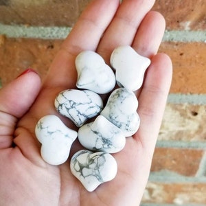 Howlite Heart Stones, Dyed White Howlite Hearts, Worry Pocket Stones, Heart Worry Stones, Howlite Heart Heart, 1 pc Heart Stone Zardenia